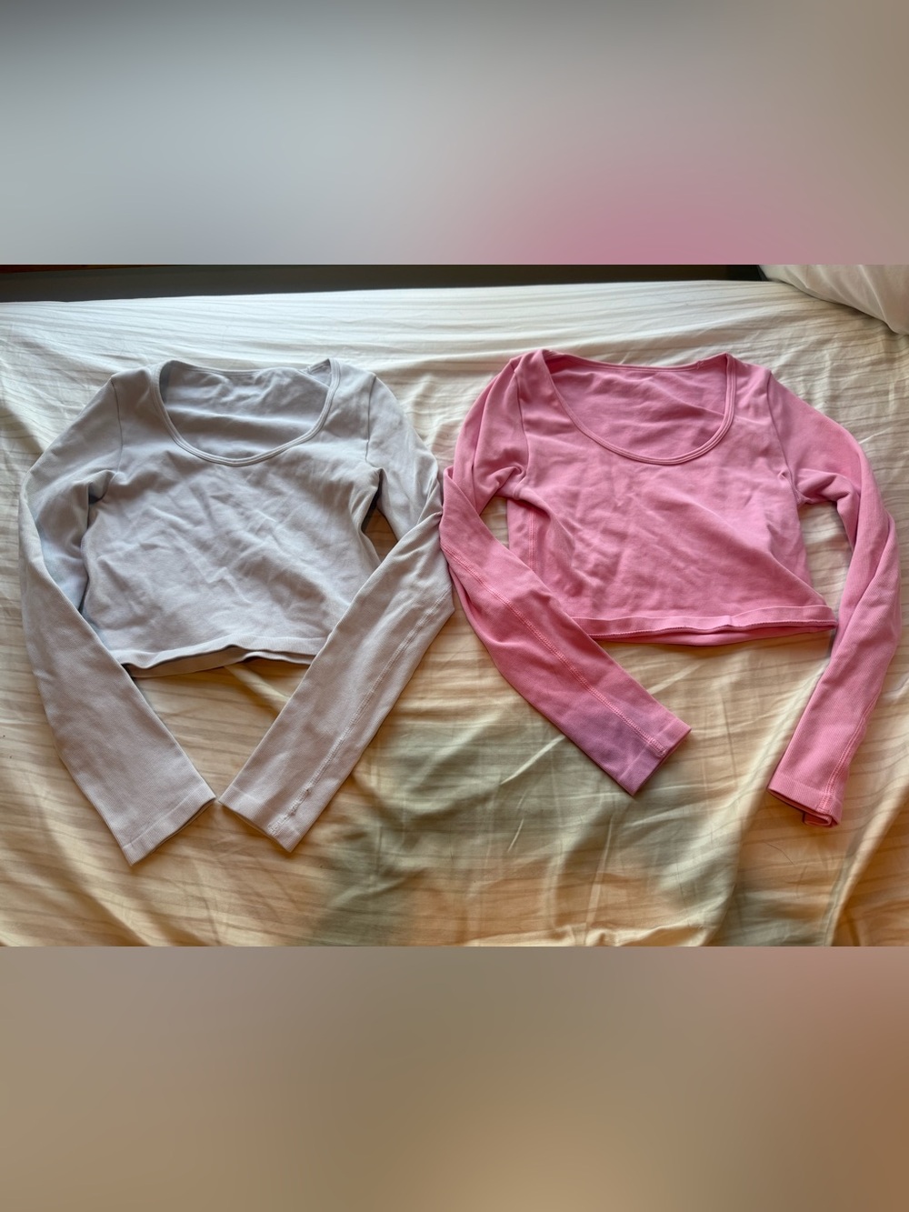 Pair of Long-Sleeve Cropped Tops in Light Pink and White